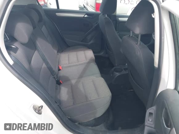 ✅ 2010 Volkswagen Golf • VIN: WVWDB7AJ6AW406990 • Лот: 41811499. Опубликован ранее на IAAI с пробегом 152 692 миль. Бесплатный доступ к архиву аукционных продаж из США и подробный отчёт об истории автомобиля на DreamBid. Изображение 8.