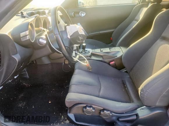 ✅ 2005 Nissan 350Z • VIN: JN1AZ34D05M605342 • Лот: 69046905. Опубликован ранее на Copart с пробегом 84 516 миль. Бесплатный доступ к архиву аукционных продаж из США и подробный отчёт об истории автомобиля на DreamBid. Изображение 7.