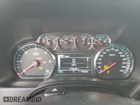 ✅ 2016 Chevrolet Suburban LS • VIN: 1GNSCGEC0GR180640 • Lot: 64640164. Wystawiony na Copart z przebiegiem 175 445 mil. Bezpłatny archiwum sprzedaży aukcyjnych z USA i szczegółowy raport historii pojazdu na DreamBid. Zdjęcie 9.