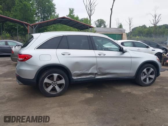 ✅ 2018 Mercedes-Benz GLC 300 • VIN: WDC0G4KB0JV052485 • Lot: 42589273. Wystawiony na IAAI z przebiegiem 131 912 mil. Bezpłatny archiwum sprzedaży aukcyjnych z USA i szczegółowy raport historii pojazdu na DreamBid. Zdjęcie 13.