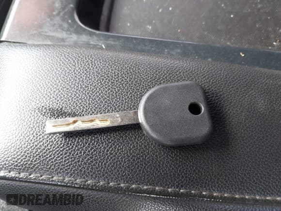 ✅ 2019 Chevrolet Silverado 1500 LT • VIN: 2GCRCPECXK1163496 • Lot: 42667633. Wystawiony na IAAI z przebiegiem 189 649 mil. Bezpłatny archiwum sprzedaży aukcyjnych z USA i szczegółowy raport historii pojazdu na DreamBid. Zdjęcie 11.