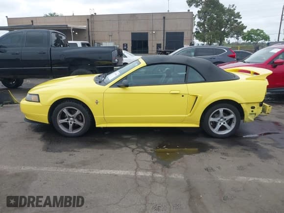 ✅ 2001 Ford Mustang Deluxe • VIN: 1FAFP44451F131472 • Lot: 42119006. Listed on IAAI with 63,388 mi. Free auction sales archive from the USA and detailed vehicle history report at DreamBid. Image 15.