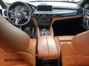 ✅ 2015 BMW X5 M • VIN: 5YMKT6C54F0C89252 • Lot: 81781995. Wystawiony na Copart z przebiegiem Nie podano. Bezpłatny archiwum sprzedaży aukcyjnych z USA i szczegółowy raport historii pojazdu na DreamBid. Zdjęcie 8.