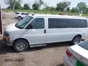 ✅ 2019 Chevrolet Express Passenger LT • VIN: 1GAZGPFG7K1201240 • Lot: 42419677. Wystawiony na IAAI z przebiegiem 190 781 mil. Bezpłatny archiwum sprzedaży aukcyjnych z USA i szczegółowy raport historii pojazdu na DreamBid. Zdjęcie 15.