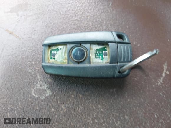 ✅ 2006 BMW 3 Series 325i • VIN: WBAVB17576NK32725 • Лот: 43757155. Опубликован ранее на IAAI с пробегом 110 973 миль. Бесплатный доступ к архиву аукционных продаж из США и подробный отчёт об истории автомобиля на DreamBid. Изображение 11.