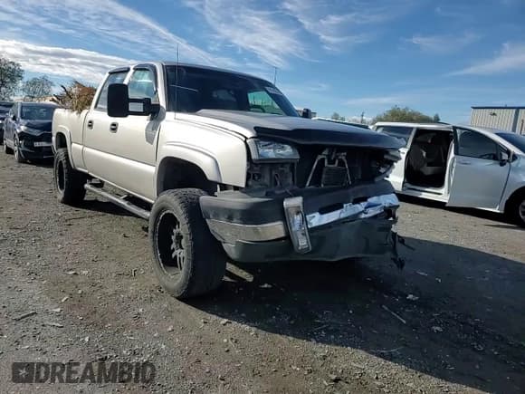 ✅ 2005 Chevrolet Silverado 2500HD LS • VIN: 1GCHK232X5F946066 • Lot: 91932395. Wystawiony na Copart z przebiegiem 180 948 mil. Bezpłatny archiwum sprzedaży aukcyjnych z USA i szczegółowy raport historii pojazdu na DreamBid. Zdjęcie 13.