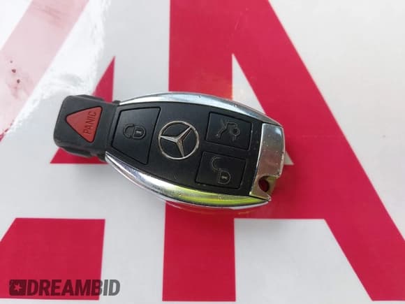 ✅ 2013 Mercedes-Benz C 250 Sport • VIN: WDDGF4HB1DA775813 • Lot: 43523558. Wystawiony na IAAI z przebiegiem Nie podano. Bezpłatny archiwum sprzedaży aukcyjnych z USA i szczegółowy raport historii pojazdu na DreamBid. Zdjęcie 11.