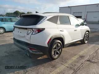 2026 Hyundai Tucson SEL with VIN 5NMJBCDE5TH615458, listed as a IAAI auction lot 43502041 with 1,347 mi miles and . Bid and sale history available at DreamBid. Image 4.