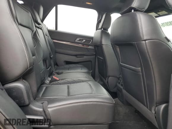 ✅ 2018 Ford Explorer Platinum • VIN: 1FM5K8HT0JGA40158 • Lot: 56282075. Wystawiony na Copart z przebiegiem 109 769 mil. Bezpłatny archiwum sprzedaży aukcyjnych z USA i szczegółowy raport historii pojazdu na DreamBid. Zdjęcie 11.