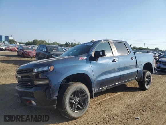 ✅ 2021 Chevrolet Silverado 1500 LT Trail Boss • VIN: 3GCPYFED8MG315183 • Lot: 70418424. Wystawiony na Copart z przebiegiem 77 205 mil. Bezpłatny archiwum sprzedaży aukcyjnych z USA i szczegółowy raport historii pojazdu na DreamBid. Zdjęcie 1.