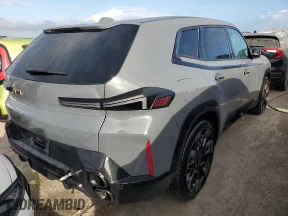 ✅ 2024 BMW XM • VIN: 5YM23CS06R9U92810 • Lot: 75401504. Wystawiony na Copart z przebiegiem 6 181 mil. Bezpłatny archiwum sprzedaży aukcyjnych z USA i szczegółowy raport historii pojazdu na DreamBid. Zdjęcie 3.