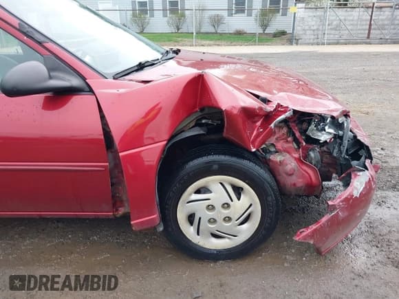 ✅ 1999 Ford Escort SE • VIN: 1FAFP13P5XW228965 • Lot: 42023231. Wystawiony na IAAI z przebiegiem 99 184 mil. Bezpłatny archiwum sprzedaży aukcyjnych z USA i szczegółowy raport historii pojazdu na DreamBid. Zdjęcie 17.