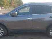 ✅ 2019 Nissan Rogue SV • VIN: KNMAT2MV7KP515813 • Lot: 40533759. Listed on IAAI with 17,393 mi. Free auction sales archive from the USA and detailed vehicle history report at DreamBid. Image 15.