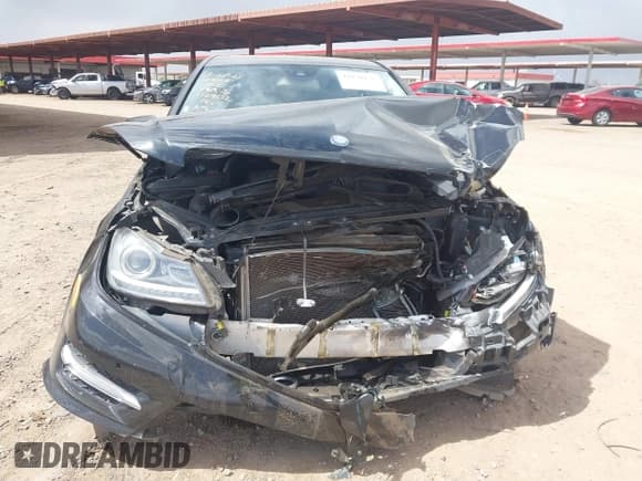 ✅ 2012 Mercedes-Benz C 300 Sport • VIN: WDDGF8BB6CR227922 • Lot: 41950171. Wystawiony na IAAI z przebiegiem 99 242 mil. Bezpłatny archiwum sprzedaży aukcyjnych z USA i szczegółowy raport historii pojazdu na DreamBid. Zdjęcie 6.