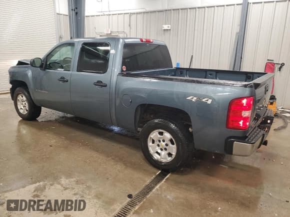 ✅ 2011 Chevrolet Silverado 1500 LT • VIN: 3GCUKSE2XBG296144 • Lot: 42004645. Listed on Copart with 268,235 mi. Free auction sales archive from the USA and detailed vehicle history report at DreamBid. Image 2.