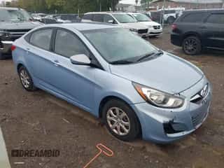 2012 Hyundai Accent GLS z VIN KMHCT4AE0CU153413, wystawiony jako IAAI lot #43393963 z przebiegiem 146 039 mil mil oraz . Historia ofert i sprzedaży dostępna na DreamBid. Obrazek 1.