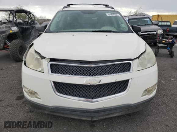 ✅ 2011 Chevrolet Traverse LS • VIN: 1GNKVEED0BJ250118 • Lot: 85908935. Wystawiony na Copart z przebiegiem 241 244 mil. Bezpłatny archiwum sprzedaży aukcyjnych z USA i szczegółowy raport historii pojazdu na DreamBid. Zdjęcie 5.