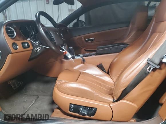 ✅ 2004 Bentley Continental GT GT • VIN: SCBCR63W14C021260 • Lot: 67277464. Wystawiony na Copart z przebiegiem 27 298 mil. Bezpłatny archiwum sprzedaży aukcyjnych z USA i szczegółowy raport historii pojazdu na DreamBid. Zdjęcie 7.