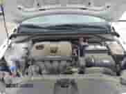 2018 Hyundai Elantra SE z VIN 5NPD74LF9JH402396, wystawiony jako IAAI lot #43290955 z przebiegiem 71 436 mil mil oraz . Historia ofert i sprzedaży dostępna na DreamBid. Obrazek 10.