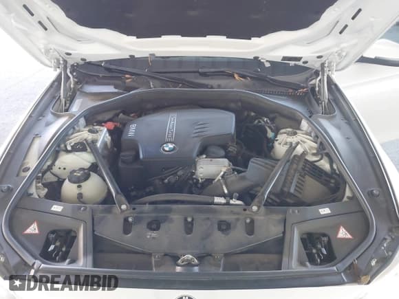✅ 2016 BMW 5 Series 528i • VIN: WBA5A5C54GG349300 • Lot: 43385414. Listed on IAAI with 104,647 mi. Free auction sales archive from the USA and detailed vehicle history report at DreamBid. Image 10.