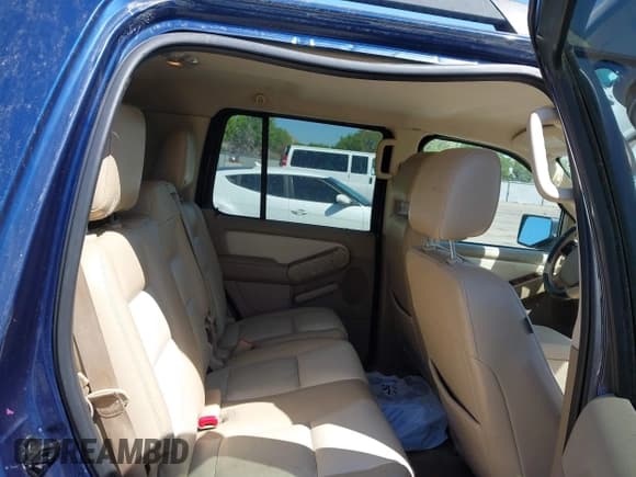 ✅ 2008 Ford Explorer Eddie Bauer • VIN: 1FMEU64E28UA00911 • Lot: 42187858. Wystawiony na IAAI z przebiegiem 187 368 mil. Bezpłatny archiwum sprzedaży aukcyjnych z USA i szczegółowy raport historii pojazdu na DreamBid. Zdjęcie 8.