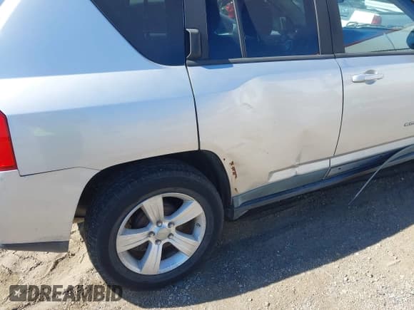 ✅ 2011 Jeep Compass Latitude • VIN: 1J4NT1FB2BD235730 • Lot: 43616499. Wystawiony na IAAI z przebiegiem 139 117 mil. Bezpłatny archiwum sprzedaży aukcyjnych z USA i szczegółowy raport historii pojazdu na DreamBid. Zdjęcie 12.