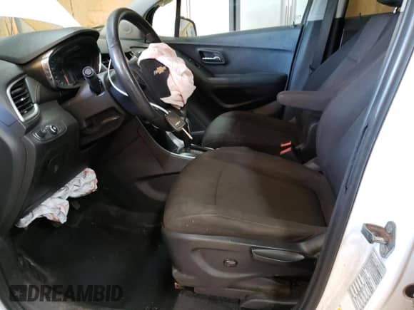 2017 Chevrolet Trax LT z VIN 3GNCJPSB4HL142035, wystawiony jako Copart lot #86464655 z przebiegiem 195 995 mil mil oraz Czysty tytuł • Clean title. Historia ofert i sprzedaży dostępna na DreamBid. Obrazek 7.