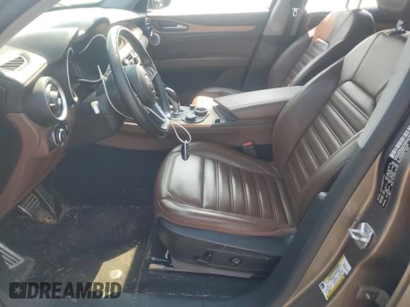 ✅ 2019 Alfa Romeo Stelvio Ti Sport • VIN: ZASPAKBNXK7C51027 • Lot: 66815235. Wystawiony na Copart z przebiegiem 53 273 mil. Bezpłatny archiwum sprzedaży aukcyjnych z USA i szczegółowy raport historii pojazdu na DreamBid. Zdjęcie 7.