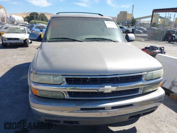 ✅ 2002 Chevrolet Suburban LS • VIN: 3GNEC16Z12G327408 • Лот: 42953003. Опубликован ранее на IAAI с пробегом 305 921 миль. Бесплатный доступ к архиву аукционных продаж из США и подробный отчёт об истории автомобиля на DreamBid. Изображение 6.