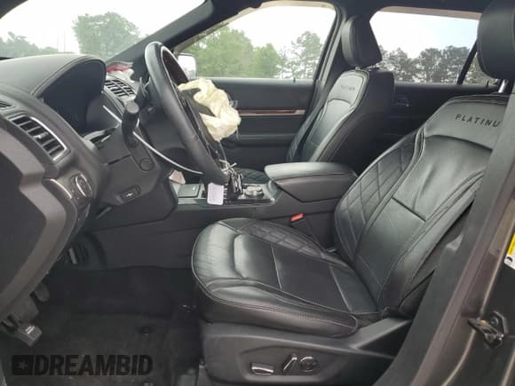 ✅ 2018 Ford Explorer Platinum • VIN: 1FM5K8HT4JGA17966 • Lot: 54692925. Wystawiony na Copart z przebiegiem 76 605 mil. Bezpłatny archiwum sprzedaży aukcyjnych z USA i szczegółowy raport historii pojazdu na DreamBid. Zdjęcie 7.