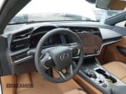 ✅ 2025 Lexus RZ 450e Premium • VIN: JTJAAAAB7SA028301 • Лот: 42518068. Опубликован ранее на IAAI с пробегом 1 244 миль. Бесплатный доступ к архиву аукционных продаж из США и подробный отчёт об истории автомобиля на DreamBid. Изображение 20.