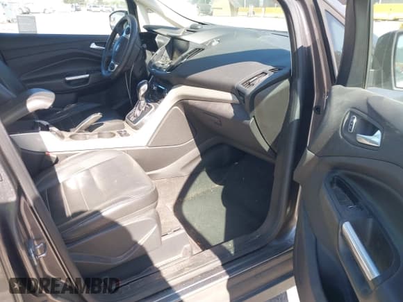 ✅ 2014 Ford C-Max SEL • VIN: 1FADP5BU2EL505043 • Lot: 42384560. Wystawiony na IAAI z przebiegiem 392 782 mil. Bezpłatny archiwum sprzedaży aukcyjnych z USA i szczegółowy raport historii pojazdu na DreamBid. Zdjęcie 5.