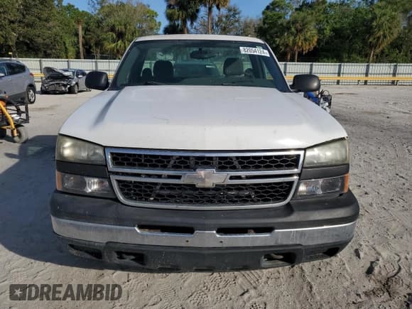 ✅ 2006 Chevrolet Silverado 1500 Work Truck • VIN: 1GCEC14V46E262639 • Лот: 82054124. Опубликован ранее на Copart с пробегом 226 003 миль. Бесплатный доступ к архиву аукционных продаж из США и подробный отчёт об истории автомобиля на DreamBid. Изображение 5.
