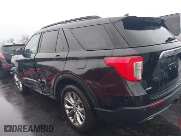 ✅ 2023 Ford Explorer XLT • VIN: 1FMSK8DH0PGB87612 • Lot: 43670434. Wystawiony na IAAI z przebiegiem 28 447 mil. Bezpłatny archiwum sprzedaży aukcyjnych z USA i szczegółowy raport historii pojazdu na DreamBid. Zdjęcie 15.