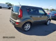 ✅ 2013 Kia Soul + • VIN: KNDJT2A64D7513811 • Lot: 81622215. Wystawiony na Copart z przebiegiem 58 835 mil. Bezpłatny archiwum sprzedaży aukcyjnych z USA i szczegółowy raport historii pojazdu na DreamBid. Zdjęcie 3.