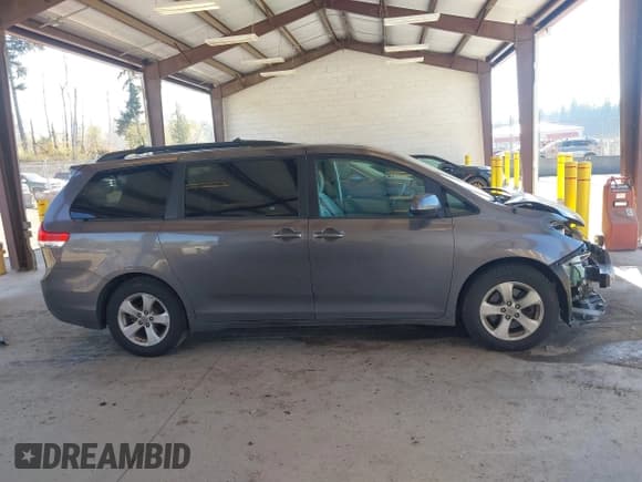 ✅ 2012 Toyota Sienna LE • VIN: 5TDKK3DC6CS247694 • Lot: 43395189. Listed on IAAI with 133,968 mi. Free auction sales archive from the USA and detailed vehicle history report at DreamBid. Image 14.