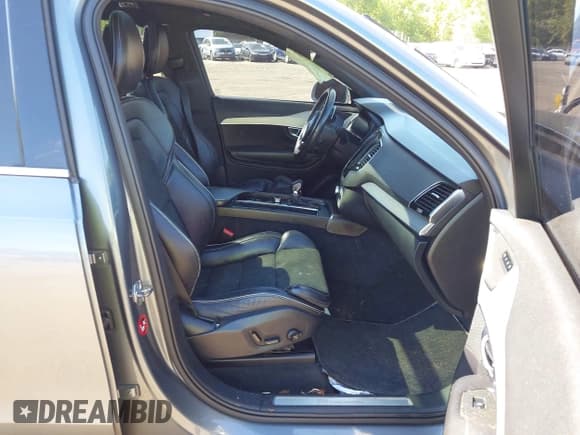 ✅ 2017 Volvo XC90 R-Design • VIN: YV4102XMXH1122392 • Лот: 42309736. Опубликован ранее на IAAI с пробегом 99 774 миль. Бесплатный доступ к архиву аукционных продаж из США и подробный отчёт об истории автомобиля на DreamBid. Изображение 5.