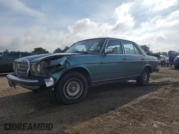 ✅ 1984 Mercedes-Benz 300 D • VIN: WDBAB33A9EA155408 • Lot: 63378415. Listed on Copart with 240,585 mi. Free auction sales archive from the USA and detailed vehicle history report at DreamBid. Image 1.