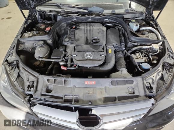 ✅ 2013 Mercedes-Benz C 250 Sport • VIN: WDDGF4HB1DA743220 • Lot: 92747775. Wystawiony na Copart z przebiegiem 123 071 mil. Bezpłatny archiwum sprzedaży aukcyjnych z USA i szczegółowy raport historii pojazdu na DreamBid. Zdjęcie 11.