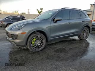 ✅ 2016 Porsche Cayenne S E-Hybrid • VIN: WP1AE2A23GLA17786 • Lot: 95221045. Wystawiony na Copart z przebiegiem 134 959 mil. Bezpłatny archiwum sprzedaży aukcyjnych z USA i szczegółowy raport historii pojazdu na DreamBid. Zdjęcie 1.