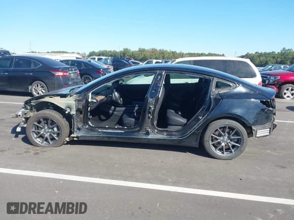 ✅ 2018 Tesla Model 3 Long Range Battery • VIN: 5YJ3E1EA5JF173389 • Lot: 43404293. Listed on IAAI with 106,789 mi. Free auction sales archive from the USA and detailed vehicle history report at DreamBid. Image 14.
