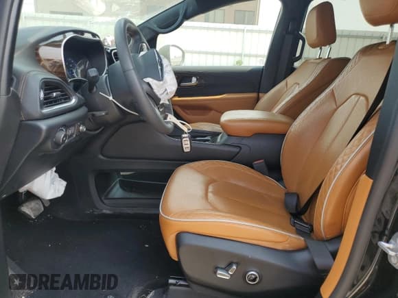 ✅ 2022 Chrysler Pacifica Pinnacle • VIN: 2C4RC3PG7NR144001 • Лот: 64802224. Опубликован ранее на Copart с пробегом 28 289 миль. Бесплатный доступ к архиву аукционных продаж из США и подробный отчёт об истории автомобиля на DreamBid. Изображение 7.