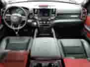 2020 Ram 1500 Rebel z VIN 1C6RRELT9LN303468, wystawiony jako Copart lot #71399722 z przebiegiem 18 822 mil mil oraz . Historia ofert i sprzedaży dostępna na DreamBid. Obrazek 9.