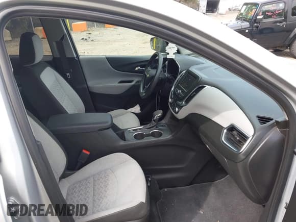 ✅ 2022 Chevrolet Equinox LS • VIN: 3GNAXSEVXNS172186 • Lot: 43214645. Wystawiony na IAAI z przebiegiem 63 950 mil. Bezpłatny archiwum sprzedaży aukcyjnych z USA i szczegółowy raport historii pojazdu na DreamBid. Zdjęcie 5.