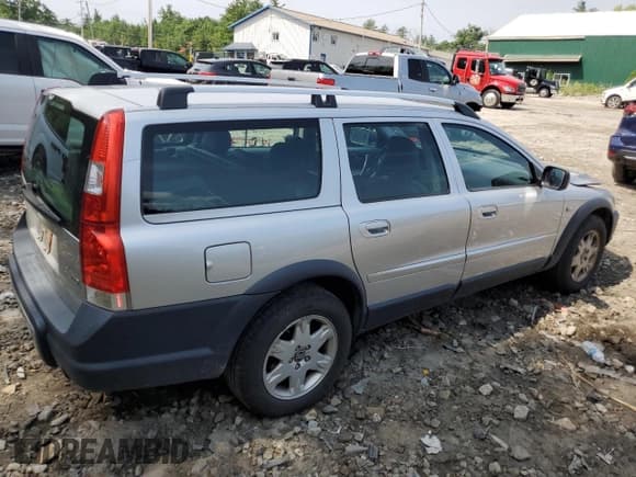 ✅ 2005 Volvo XC70 • VIN: YV1SZ592851188262 • Lot: 65539084. Listed on Copart with 123,022 mi. Free auction sales archive from the USA and detailed vehicle history report at DreamBid. Image 3.