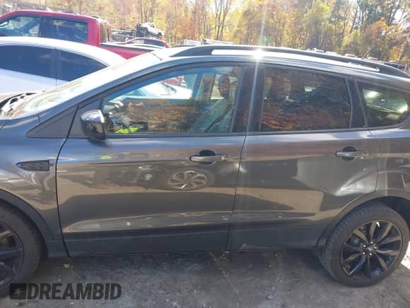 2018 Ford Escape SE с VIN 1FMCU9GD9JUA78037, выставлен на аукционе IAAI как лот 43536985 с пробегом 108 739 миль миль и . История ставок и продаж доступна на DreamBid. Изображение 14.