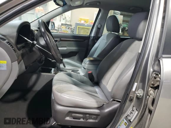 ✅ 2011 Hyundai Santa Fe SE • VIN: 5XYZH4AG0BG030440 • Lot: 83838424. Listed on Copart with 229,974 mi. Free auction sales archive from the USA and detailed vehicle history report at DreamBid. Image 7.