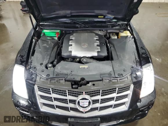 ✅ 2008 Cadillac STS AWD • VIN: 1G6DD67VX80168706 • Лот: 67594585. Опубликован ранее на Copart с пробегом 110 969 миль. Бесплатный доступ к архиву аукционных продаж из США и подробный отчёт об истории автомобиля на DreamBid. Изображение 11.