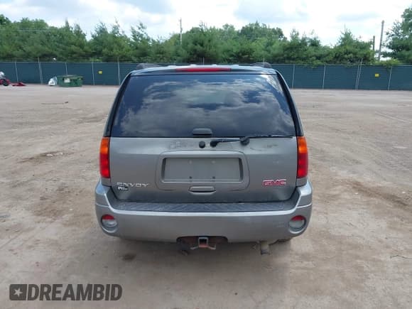 ✅ 2006 GMC Envoy SLE • VIN: 1GKDT13S462146169 • Lot: 42686071. Listed on IAAI with 255,000 mi. Free auction sales archive from the USA and detailed vehicle history report at DreamBid. Image 17.