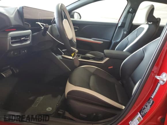 ✅ 2025 Kia K4 GT-Line Turbo • VIN: 3KPFW4DC2SE084935 • Lot: 71082195. Wystawiony na Copart z przebiegiem 9 265 mil. Bezpłatny archiwum sprzedaży aukcyjnych z USA i szczegółowy raport historii pojazdu na DreamBid. Zdjęcie 7.